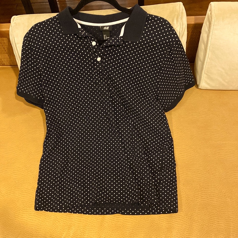 H&M does it right, soft dotted polo in Navy and White in L w/white pearl buttons